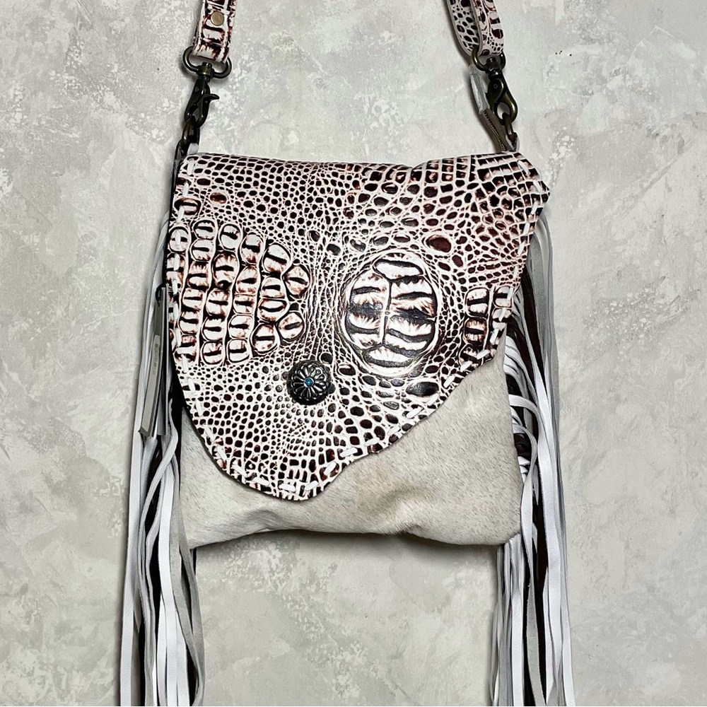 NWT Myra Bag white crossbody concealed carry purse - Picture 3 of 12